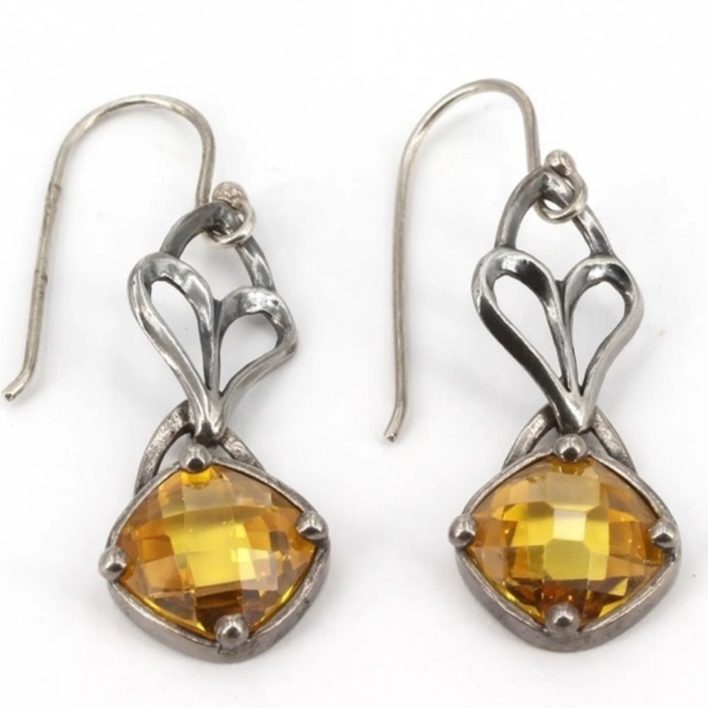 Silpada Vintage RARE
Sterling Silver Champagne Toast
Faceted CZ Earrings